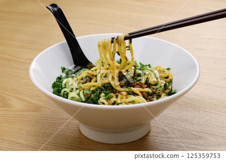 Chinese chive soba 125359753