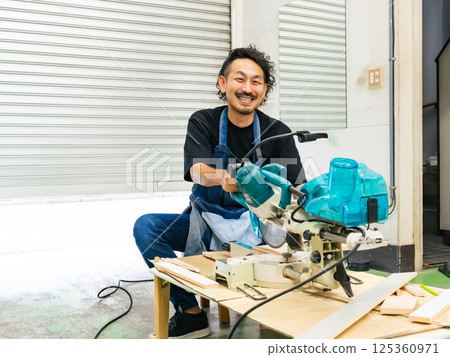 男工匠用電鋸DIY 男工匠用電鋸DIY 125360971
