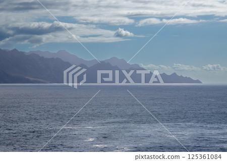 Coastal mountains in a mist, Gran Canaria, Spain 125361084