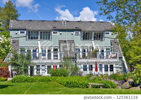 Quadruplex residential building of townhouses on sunny summer day Quadruplex residential building of townhouses on sunny summer day 125361119