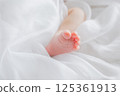 Baby's foot 125361913
