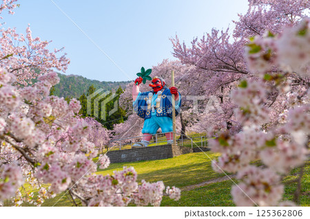 Japan's best Tengu and cherry blossoms: Tokura Kitty Park (Chikuma City, Nagano Prefecture) 125362806