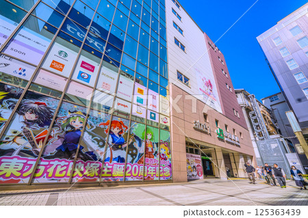 日本東京的街景：夏日般的陽光…入境旅遊持續進行…秋葉原擠滿了外國遊客=4月21日 125363439