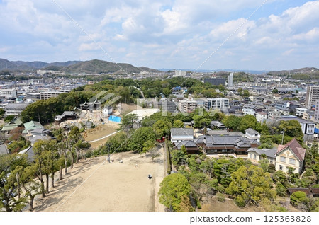 View from the castle tower of Fukuyama Castle and Fukuju Hall 125363828
