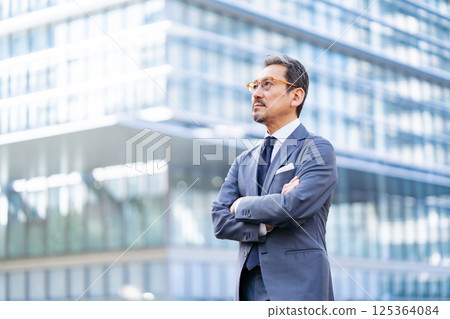 Businessman outdoor portrait Businessman outdoor portrait 125364084