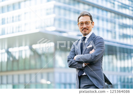 Businessman outdoor portrait Businessman outdoor portrait 125364086