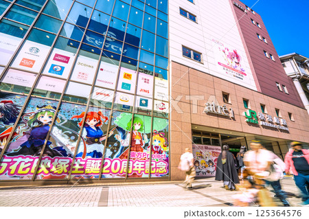 Tokyo cityscape in Japan: Summer-like sunshine... Inbound tourism continues... Akihabara bustling with foreign tourists = April 21st Tokyo cityscape in Japan: Summer-like sunshine... Inbound tourism continues... Akihabara bustling with foreign tourists = April 21st 125364576