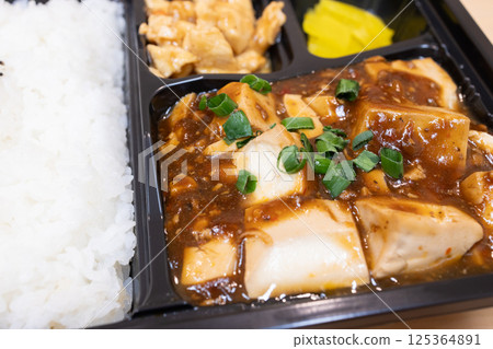 Delicious Chinese food, mapo tofu bento 125364891