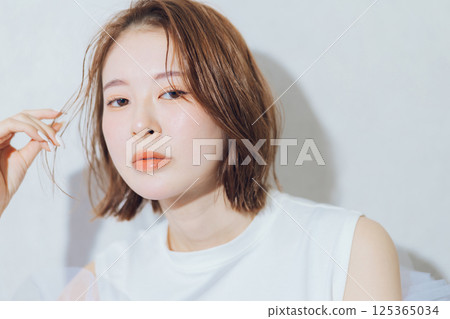 年輕女子髮型圖片 125365034
