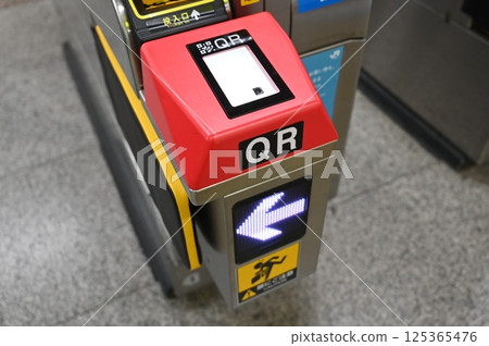 設有二維碼讀取器的檢票口（姬路站） 125365476