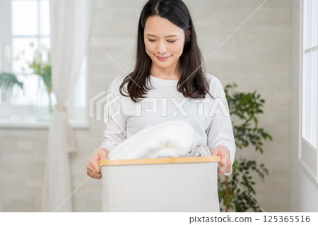 Housework, woman carrying laundry | Refreshing morning | Healthy lifestyle image | Well-being girl | Well-being Housework, woman carrying laundry | Refreshing morning | Healthy lifestyle image | Well-being girl | Well-being 125365516