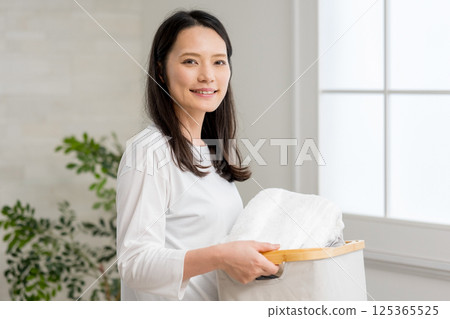 Housework, woman carrying laundry | Refreshing morning | Healthy lifestyle image | Well-being girl | Well-being 125365525