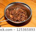 Camping meal: konnyaku noodles and tuna 125365893