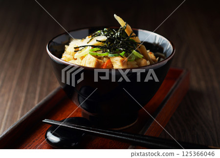 雞肉和牛蒡飯 125366046