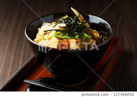 雞肉和牛蒡飯 125366050