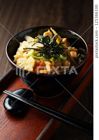 雞肉和牛蒡飯 125366100