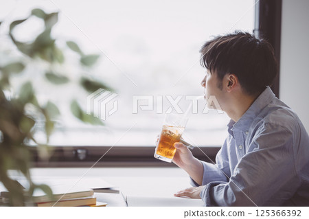 Students studying 125366392