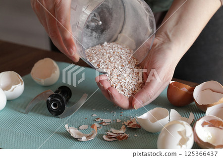 Preparing Eggshell Powder. Calcium supplement eggshell, natural compost 125366437