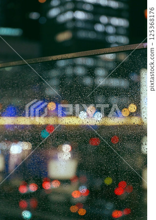 Roadway in a busy city at night Roadway in a busy city at night 125368176