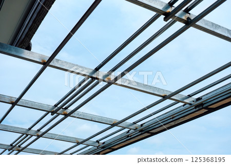Metal grid framework of modern roof structure unfinished Metal grid framework of modern roof structure unfinished 125368195