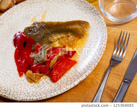 Festive and everyday vegetable dish of Catalan cuisine is escalibada 125369085