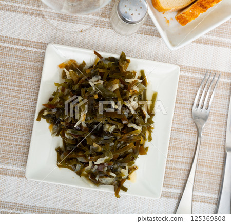 Asian style salad with marinated wakame seaweed and onion Asian style salad with marinated wakame seaweed and onion 125369808