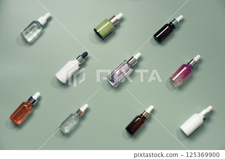Bottles with serum or oil 125369900