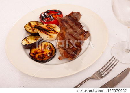 Veal chop and grilled vegetables, healthy dinner 125370032
