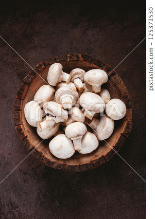 fresh mushrooms, in a wooden bowl, whole, top view, no people, fresh mushrooms, in a wooden bowl, whole, top view, no people, 125371530