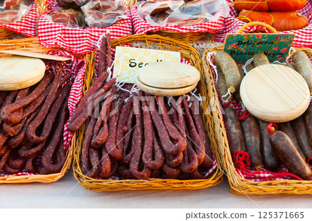 Farm sausage on butcher market Farm sausage on butcher market 125371665