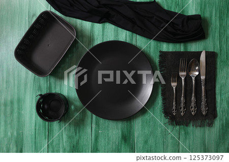 Empty black slate plate on dark stone table. Food background for menu, recipe 125373097