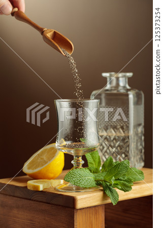 Diet and detox cocktail with chia seeds, lemon, and mint. 125373254