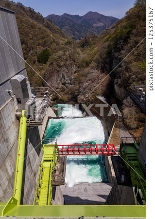 Yamba Dam is releasing water, Gunma Prefecture 125375167
