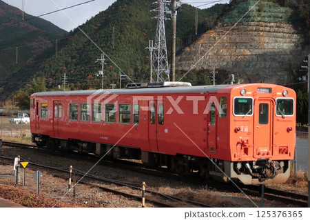 A rare vehicle in service on the Bantan Line: Kiha 40-2000 diesel railcar_Photographed on 14/12/2024 125376365