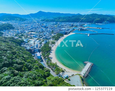 Aerial view of the coastline of Sumoto city in summer 125377119