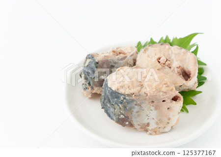 Delicious boiled mackerel (canned mackerel) served on a plate 125377167