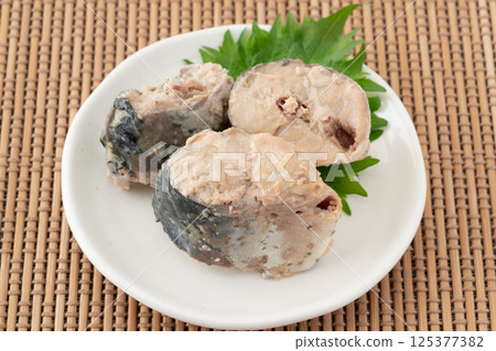 Delicious boiled mackerel (canned mackerel) served on a plate 125377382