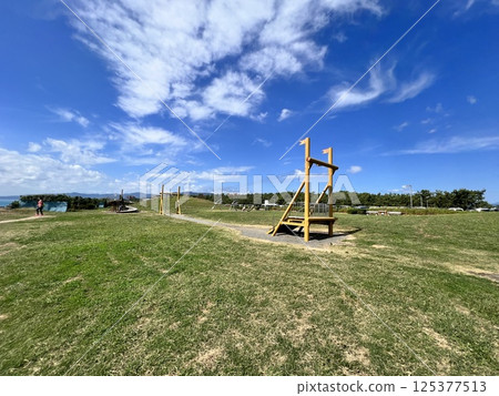 Park where the sea can be seen 125377513