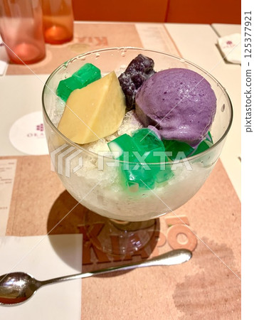 Authentic Philippine colorful halo-halo 125377921