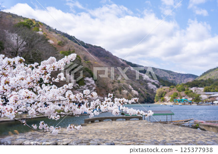 Kyoto Arashiyama: Houseboat Pier and Cherry Blossoms Kyoto Arashiyama: Houseboat Pier and Cherry Blossoms 125377938