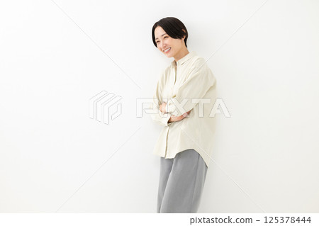一個微笑的中年婦女 一個微笑的中年婦女 125378444