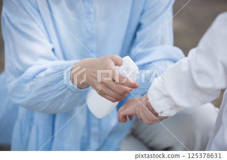 戶外驅蟲噴霧圖片，特寫，無臉 125378631