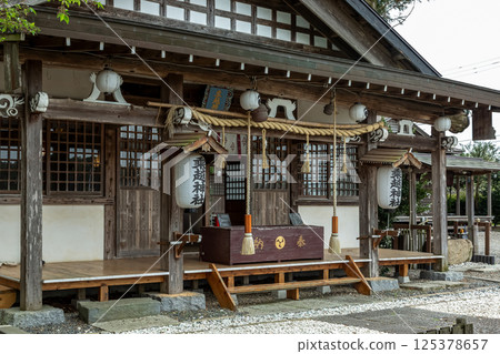 隸屬於薄鵝高見三尾神社的分神，是禮越神社的拜殿。 125378657