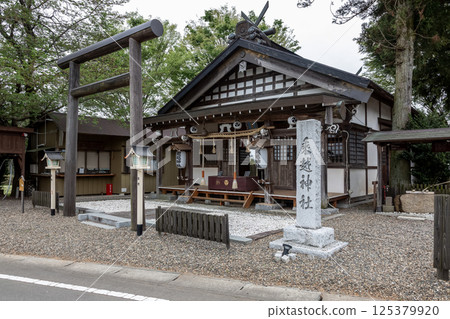 隸屬於薄鵝高見三尾神社的分神，是禮越神社的拜殿。 125379920