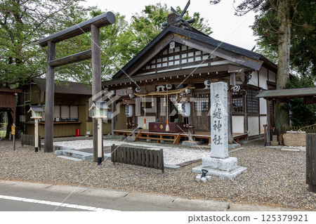 隸屬於薄鵝高見三尾神社的分神,是禮越神社的拜殿。 隸屬於薄鵝高見三尾神社的分神,是禮越神社的拜殿。 125379921