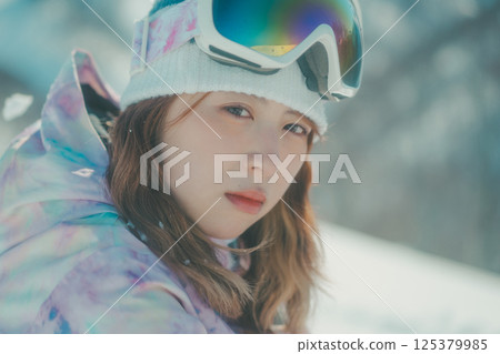 female, lady, woman 125379985