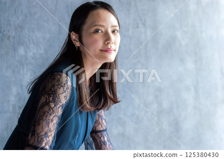 四十多歲的女性肖像 四十多歲的女性肖像 125380430