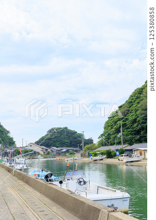 Streets and boats around Tsuiyama, Toyooka City (Seto Canal) 125380858
