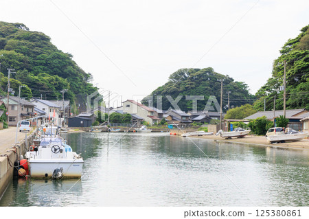 Streets and boats around Tsuiyama, Toyooka City (Seto Canal) 125380861