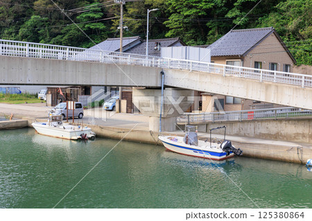 Streets and boats around Tsuiyama, Toyooka City (Seto Canal) 125380864